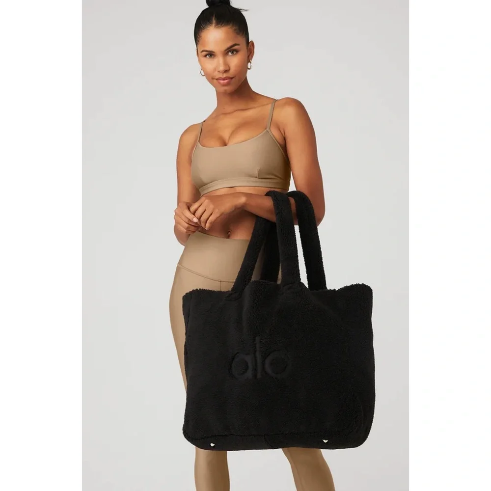 Alo Yoga Foxy Sherpa Tote Black One Size